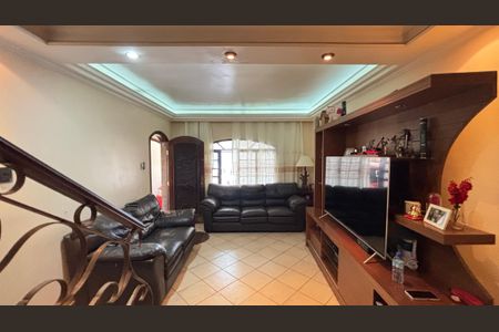 Casa à venda com 221m², 3 quartos e 2 vagas Casa à venda com 221m², 3 quartos e 2 vagasSala