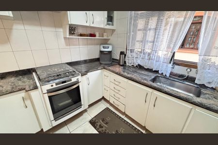 Casa à venda com 221m², 3 quartos e 2 vagas Casa à venda com 221m², 3 quartos e 2 vagasCozinha