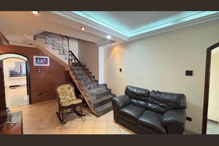 Casa à venda com 221m², 3 quartos e 2 vagas Casa à venda com 221m², 3 quartos e 2 vagasSala