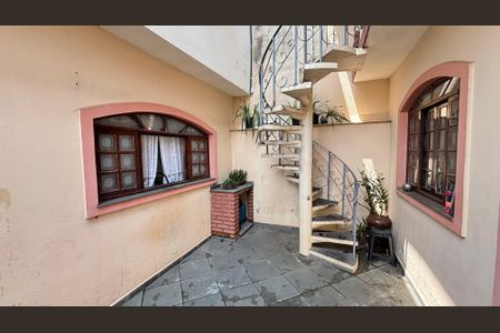 Casa à venda com 221m², 3 quartos e 2 vagas Casa à venda com 221m², 3 quartos e 2 vagasQuintal