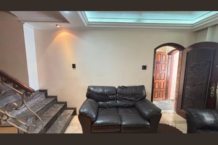 Casa à venda com 221m², 3 quartos e 2 vagas Casa à venda com 221m², 3 quartos e 2 vagasSala