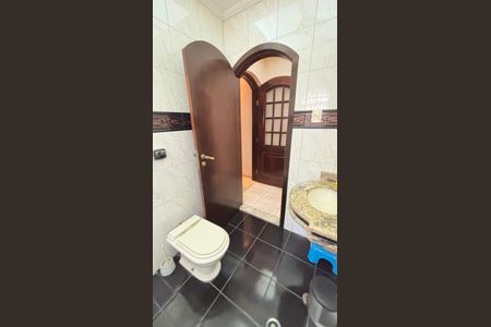 Casa à venda com 221m², 3 quartos e 2 vagas Casa à venda com 221m², 3 quartos e 2 vagasBanheiro 2