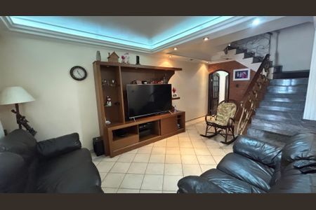 Casa à venda com 221m², 3 quartos e 2 vagas Casa à venda com 221m², 3 quartos e 2 vagasSala