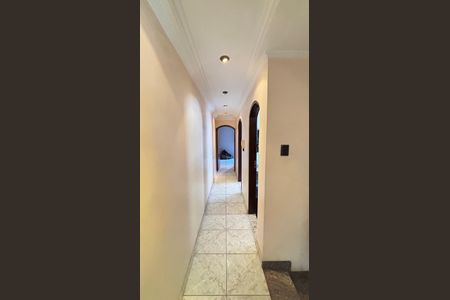 Casa à venda com 221m², 3 quartos e 2 vagas Casa à venda com 221m², 3 quartos e 2 vagasCorredor