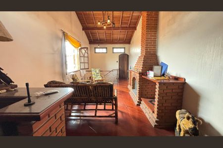 Casa à venda com 221m², 3 quartos e 2 vagas Casa à venda com 221m², 3 quartos e 2 vagasSótão