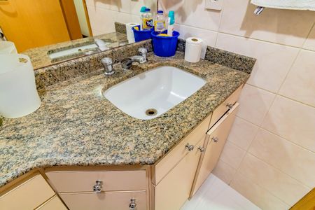 Apartamento à venda com 197m², 4 quartos e 2 vagas Apartamento à venda com 197m², 4 quartos e 2 vagasBanheiro