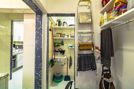 Apartamento à venda com 197m², 4 quartos e 2 vagas Apartamento à venda com 197m², 4 quartos e 2 vagasÁrea de Serviço