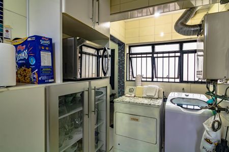 Apartamento à venda com 197m², 4 quartos e 2 vagas Apartamento à venda com 197m², 4 quartos e 2 vagasÁrea de Serviço