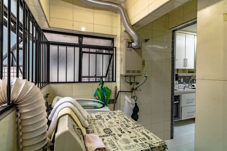 Apartamento à venda com 197m², 4 quartos e 2 vagas Apartamento à venda com 197m², 4 quartos e 2 vagasÁrea de Serviço