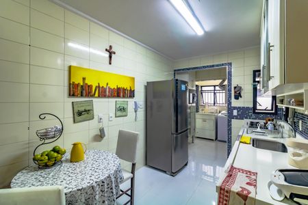 Apartamento à venda com 197m², 4 quartos e 2 vagas Apartamento à venda com 197m², 4 quartos e 2 vagasCozinha