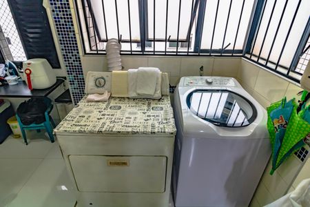 Apartamento à venda com 197m², 4 quartos e 2 vagas Apartamento à venda com 197m², 4 quartos e 2 vagasÁrea de Serviço