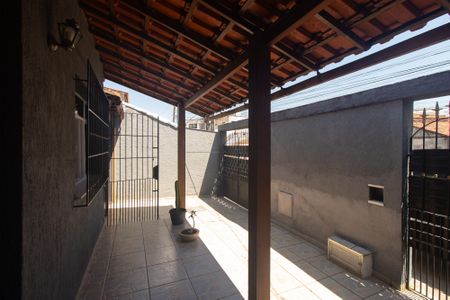 Casa para alugar com 90m², 3 quartos e 2 vagasQuintal