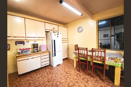 Casa à venda com 230m², 4 quartos e 1 vaga