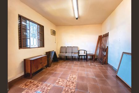 Casa à venda com 230m², 4 quartos e 1 vaga