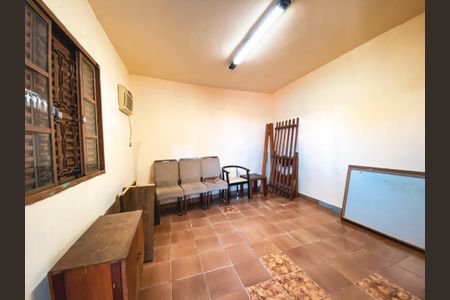 Casa à venda com 230m², 4 quartos e 1 vaga