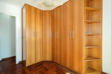 Apartamento à venda com 130m², 4 quartos e 2 vagasQuarto 4