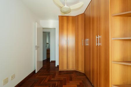 Apartamento à venda com 130m², 4 quartos e 2 vagasQuarto 4