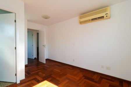 Apartamento à venda com 130m², 4 quartos e 2 vagasSuíte 1