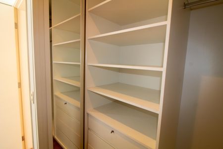 Apartamento para alugar com 96m², 2 quartos e 2 vagas Apartamento para alugar com 96m², 2 quartos e 2 vagasCloset da suíte 2
