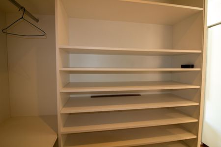 Apartamento para alugar com 96m², 2 quartos e 2 vagas Apartamento para alugar com 96m², 2 quartos e 2 vagasCloset da suíte 2