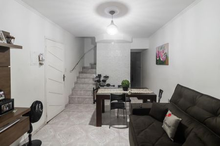 Casa à venda com 100m², 2 quartos e 2 vagas Casa à venda com 100m², 2 quartos e 2 vagasSala