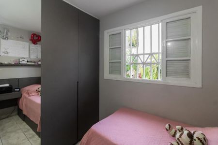 Casa à venda com 100m², 2 quartos e 2 vagas Casa à venda com 100m², 2 quartos e 2 vagasQuarto 1