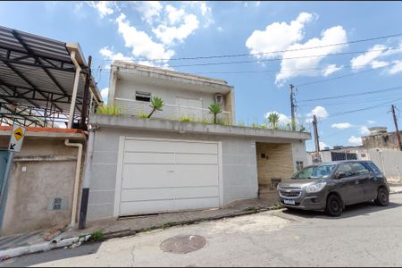 Casa para alugar com 390m², 3 quartos e 6 vagas Casa para alugar com 390m², 3 quartos e 6 vagasFachada