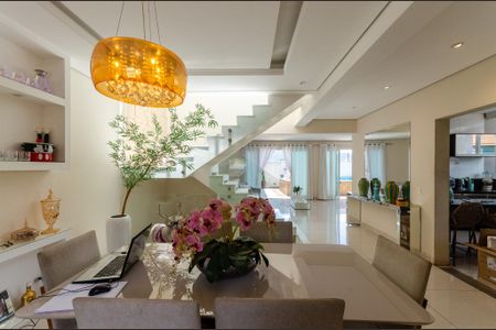 Casa para alugar com 390m², 3 quartos e 6 vagas Casa para alugar com 390m², 3 quartos e 6 vagasSala de jantar