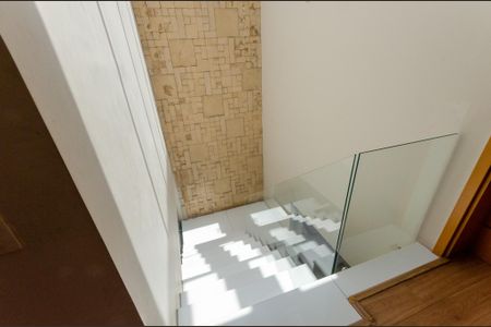 Casa para alugar com 390m², 3 quartos e 6 vagas Casa para alugar com 390m², 3 quartos e 6 vagasEscada