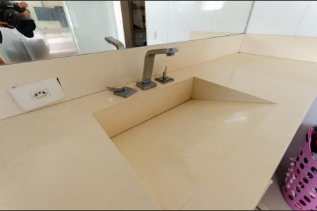 Casa para alugar com 390m², 3 quartos e 6 vagas Casa para alugar com 390m², 3 quartos e 6 vagasSuíte 1 - banheiro