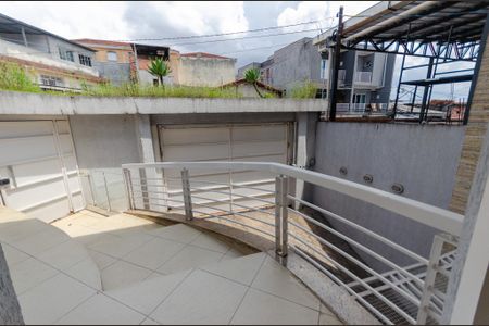 Casa para alugar com 390m², 3 quartos e 6 vagas Casa para alugar com 390m², 3 quartos e 6 vagasEscada