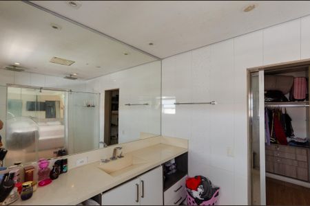 Casa para alugar com 390m², 3 quartos e 6 vagas Casa para alugar com 390m², 3 quartos e 6 vagasSuíte 1 - banheiro