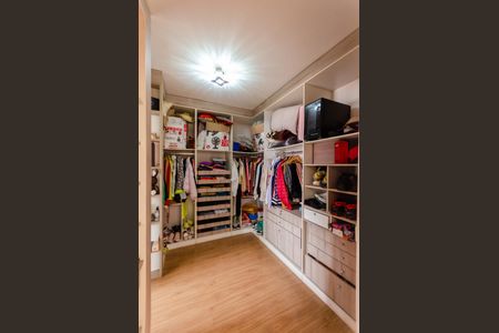 Casa para alugar com 390m², 3 quartos e 6 vagas Casa para alugar com 390m², 3 quartos e 6 vagasSuíte 1 - closet