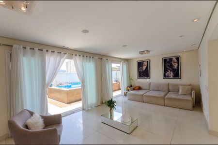 Casa para alugar com 390m², 3 quartos e 6 vagas Casa para alugar com 390m², 3 quartos e 6 vagasSala