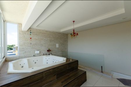 Casa para alugar com 390m², 3 quartos e 6 vagas Casa para alugar com 390m², 3 quartos e 6 vagasSuíte 1 - hidromassagem