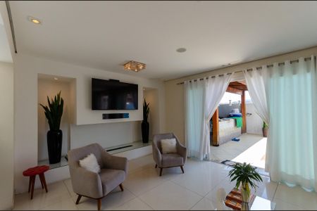 Casa para alugar com 390m², 3 quartos e 6 vagas Casa para alugar com 390m², 3 quartos e 6 vagasSala