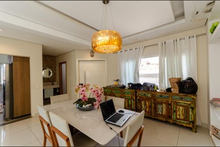 Casa para alugar com 390m², 3 quartos e 6 vagas Casa para alugar com 390m², 3 quartos e 6 vagasSala de jantar