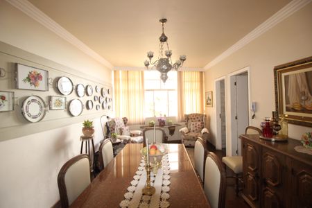 Apartamento à venda com 220m², 4 quartos e 1 vagaSala de jantar 