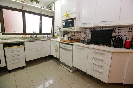 Apartamento à venda com 130m², 3 quartos e 2 vagasCozinha