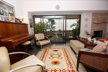 Apartamento à venda com 130m², 3 quartos e 2 vagasSala