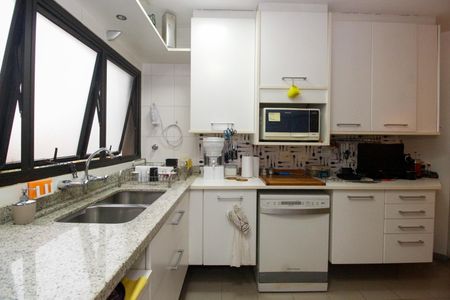 Apartamento à venda com 130m², 3 quartos e 2 vagasCozinha