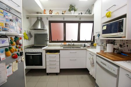 Apartamento à venda com 130m², 3 quartos e 2 vagasCozinha