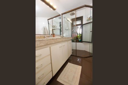 Apartamento à venda com 130m², 3 quartos e 2 vagasBanheiro da Suíte