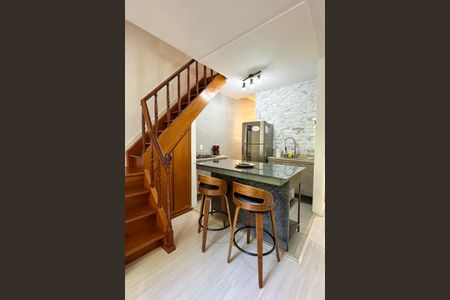 Apartamento para alugar com 75m², 2 quartos e 1 vagaSala