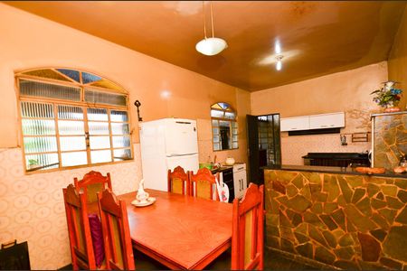 Casa à venda com 300m², 2 quartos e 8 vagasCozinha