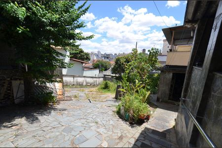 Casa à venda com 300m², 2 quartos e 8 vagasQuintal