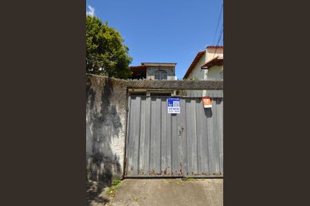 Casa à venda com 300m², 2 quartos e 8 vagasPlaquinha instalada