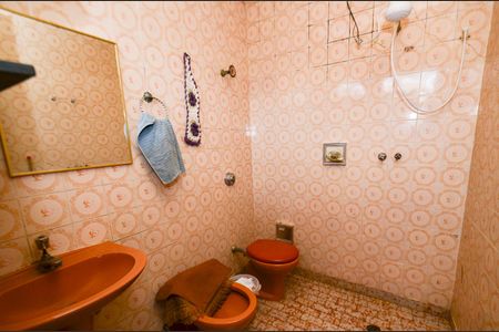 Casa à venda com 300m², 2 quartos e 8 vagasBanheiro