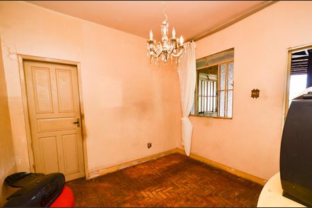 Casa à venda com 300m², 2 quartos e 8 vagasSala