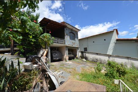 Casa à venda com 300m², 2 quartos e 8 vagasQuintal